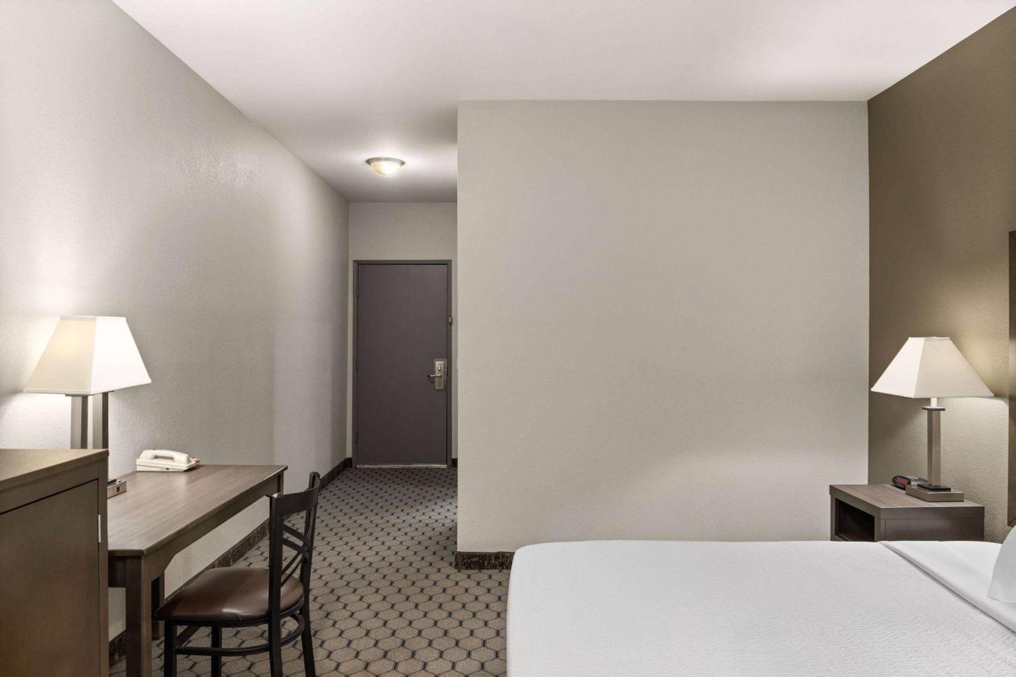 Baymont By Wyndham Moses Lake Exterior foto