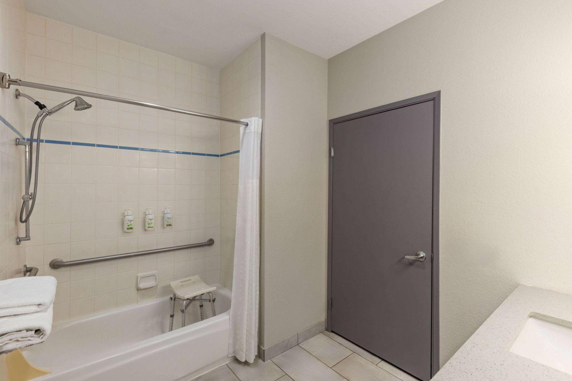 Baymont By Wyndham Moses Lake Exterior foto